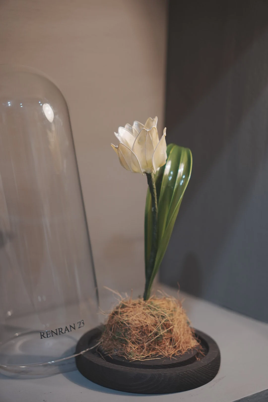 淡色水晶花與花器